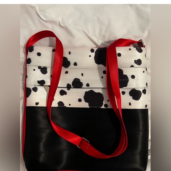 Disney x Harvey's | 101 Dalmatians "Streamline" Crossbody (Retired & Sold Out) - Picture 3 of 15